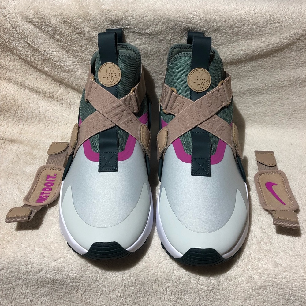 New Nike Air Women’s Huarache City Running Size 11 - Picture 2 of 8